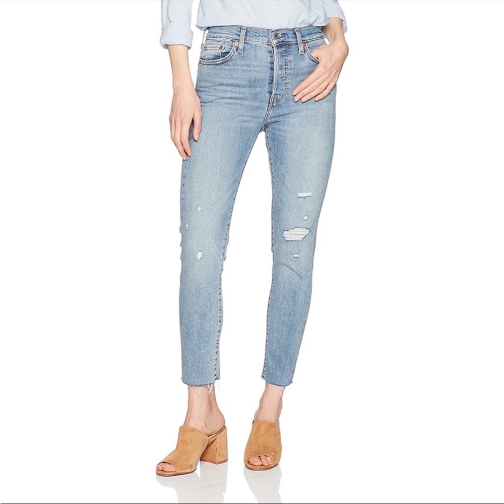 Levi’s Wedgie Skinny Distressed Jeans Size 28